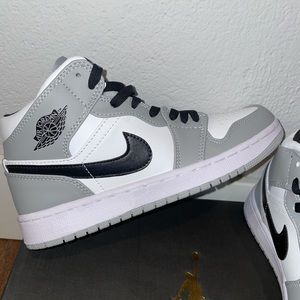 Air Jordan 1 Mid, smoke grey, size 8